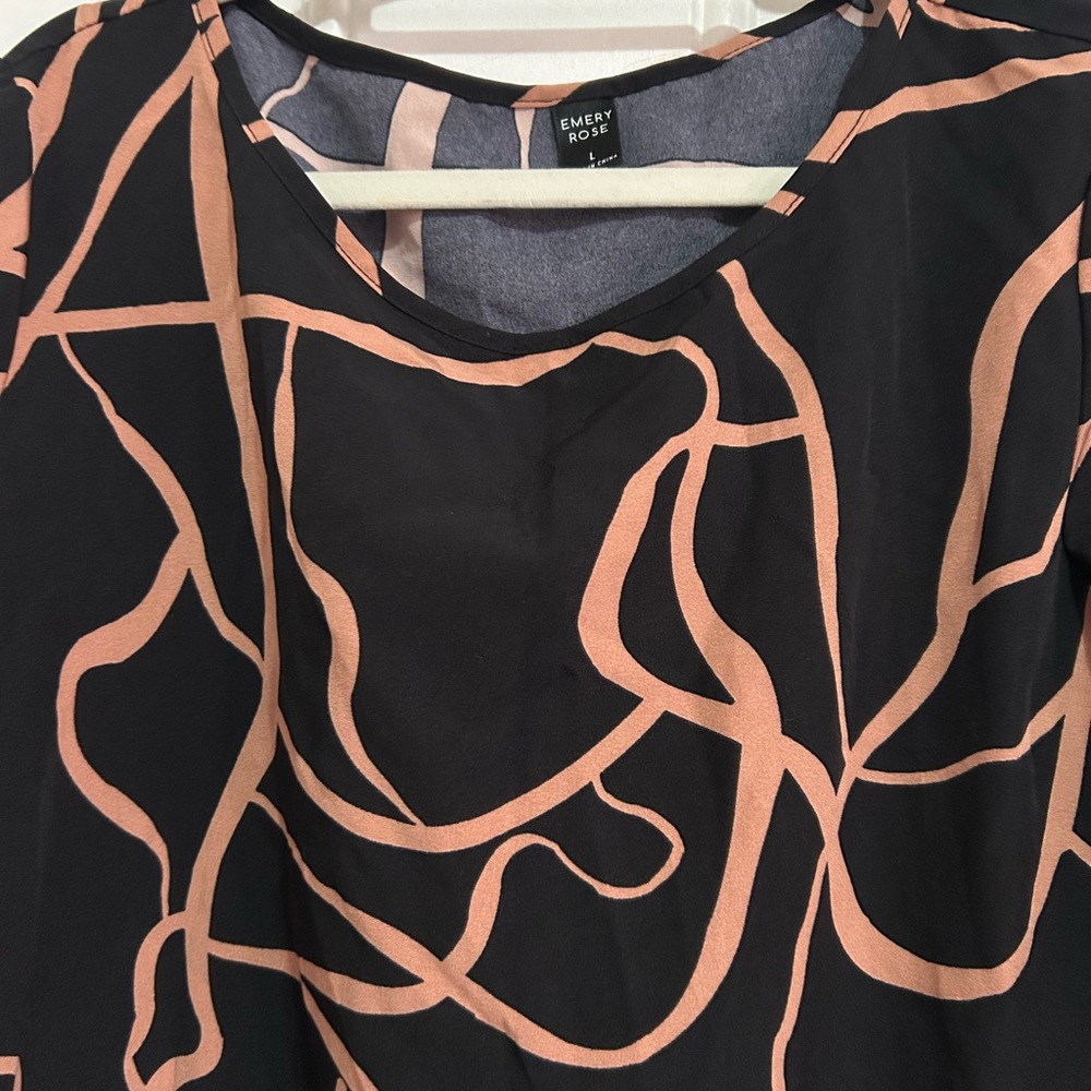 Emery Rose Black and grown Abstract Top